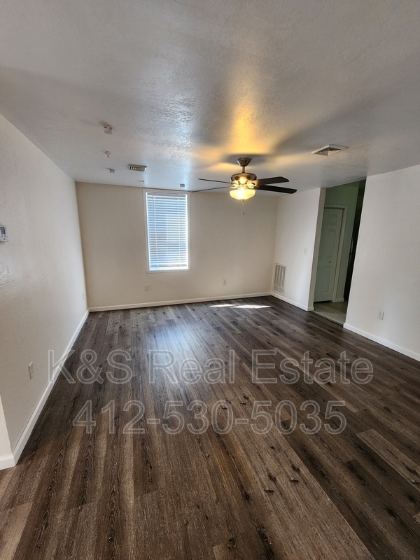 Building Photo - 4701 Elm St
