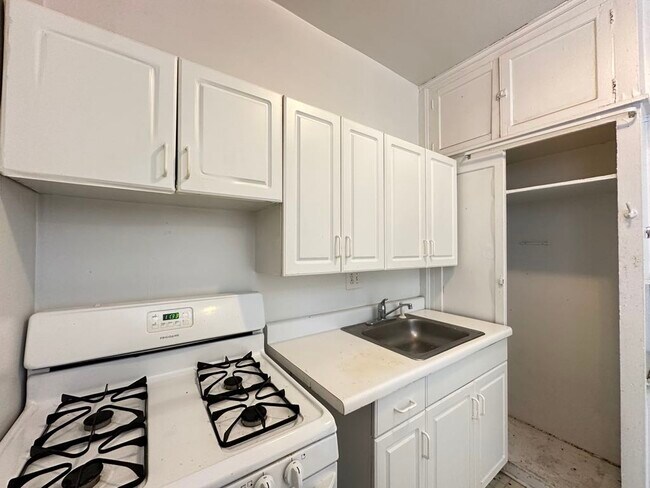 Foto del edificio - 4402 N Winchester Ave
