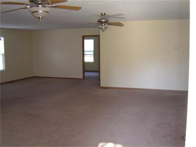 Building Photo - 5 Bedroom 2 Bath Home with 2 Car Attached ...
