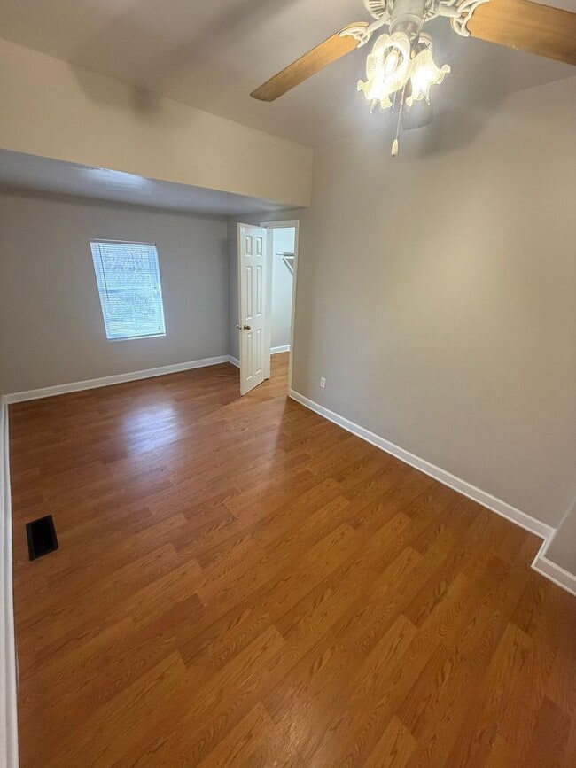 Building Photo - For rent - Spacious 3 Bed / 2 Bath Home