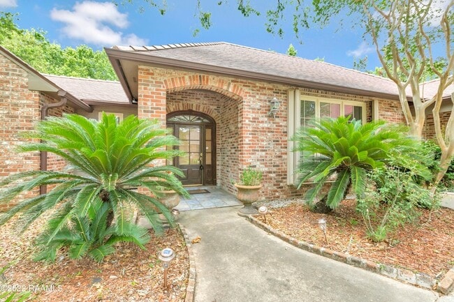 Building Photo - 403 Phoenix Dr