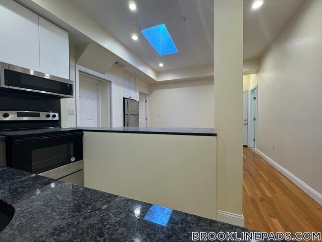 Building Photo - 1801 Beacon St