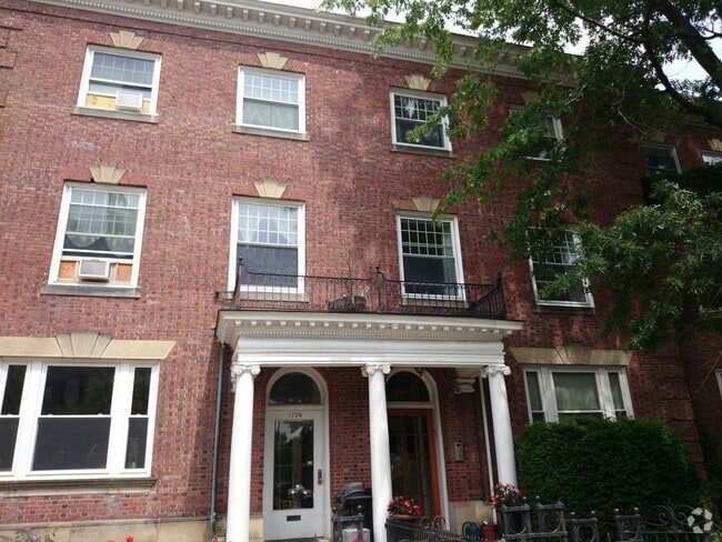 Building Photo - 1726 Beacon St