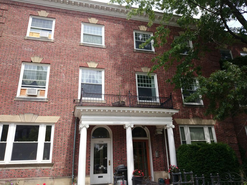 Primary Photo - 1726 Beacon St