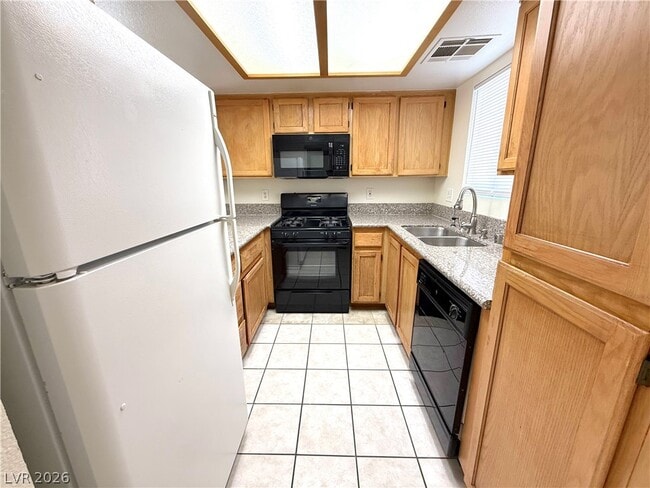 Building Photo - 7100 W Pirates Cove Rd