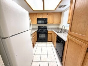 Building Photo - 7100 W Pirates Cove Rd