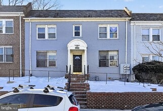 Building Photo - 1255 Meigs Pl NE