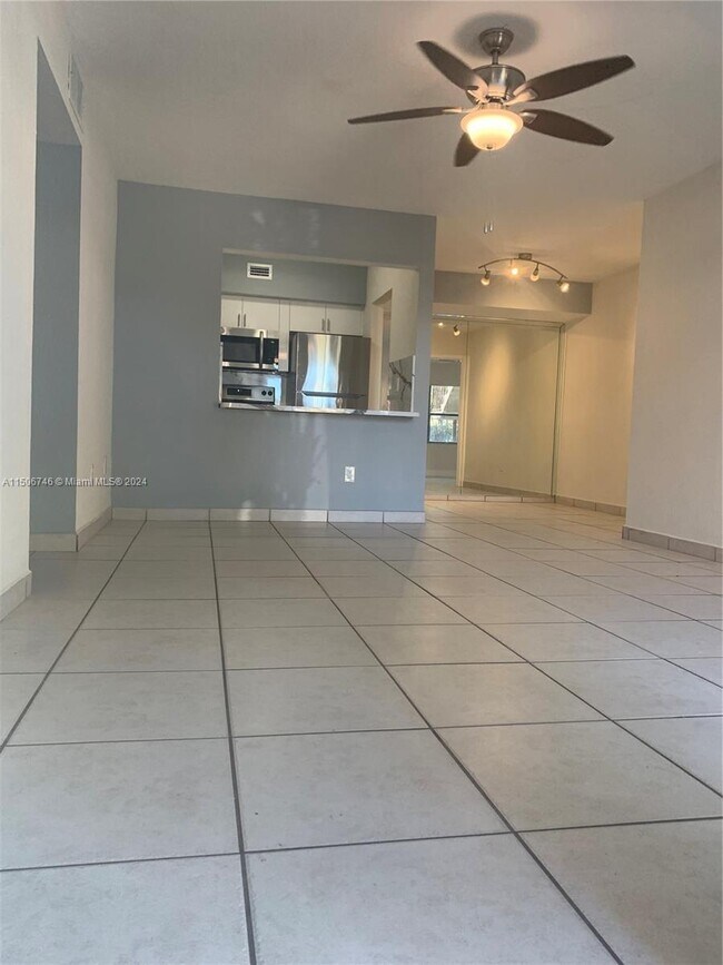 Building Photo - 2710 W 66th St
