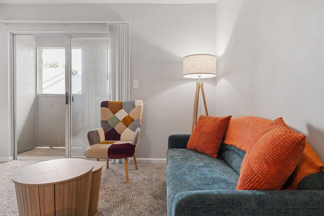 Foto del edificio - 8054 Exchange Dr