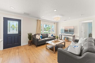 Building Photo - 931 S 4th St