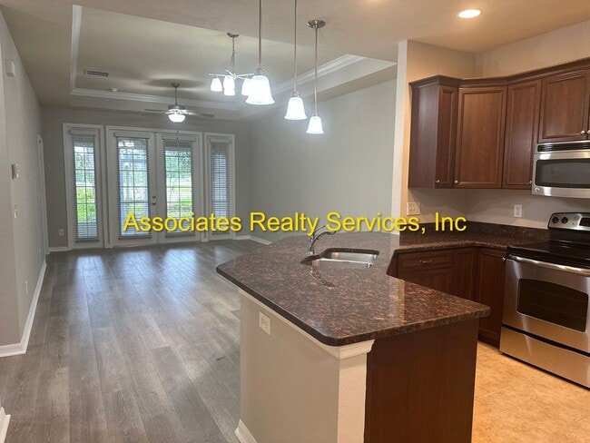 Foto del edificio - Sublease!   Lovely End Unit in Villas of West End LOOK!