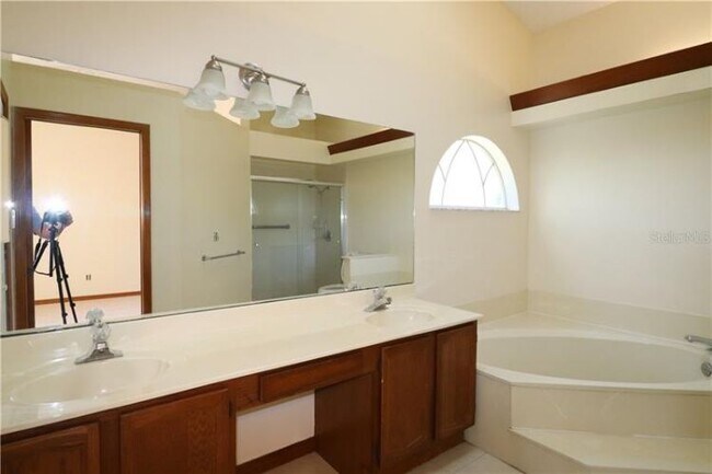 Building Photo - 1088 Tivoli Dr