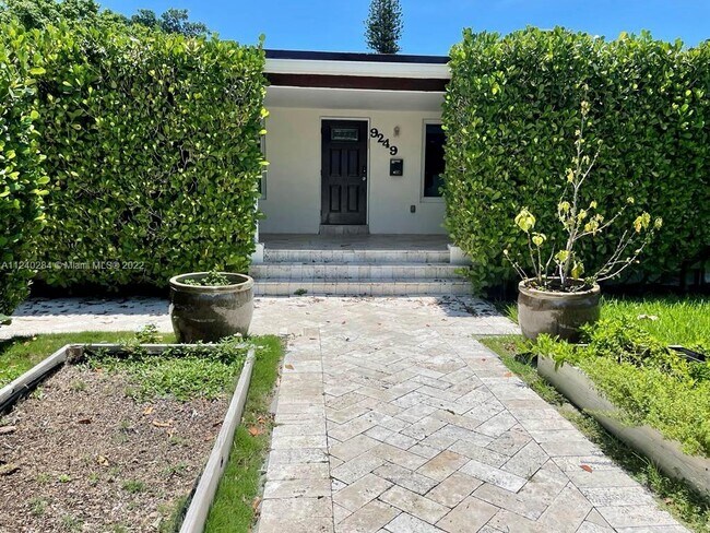 Foto del edificio - 9249 Abbott Ave