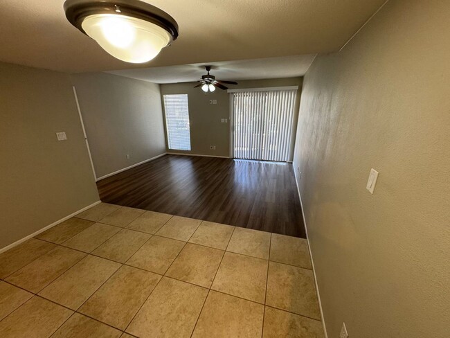 Foto del edificio - 2 Bedroom - 2.5 Bath - 1145 Sq. Ft. - 1 Ca...