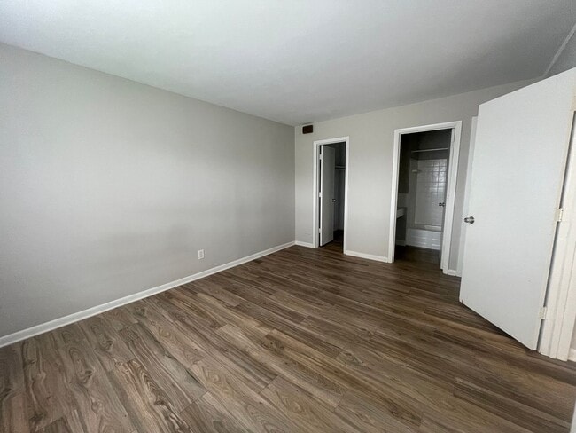 Building Photo - 3101 Bromley Pl