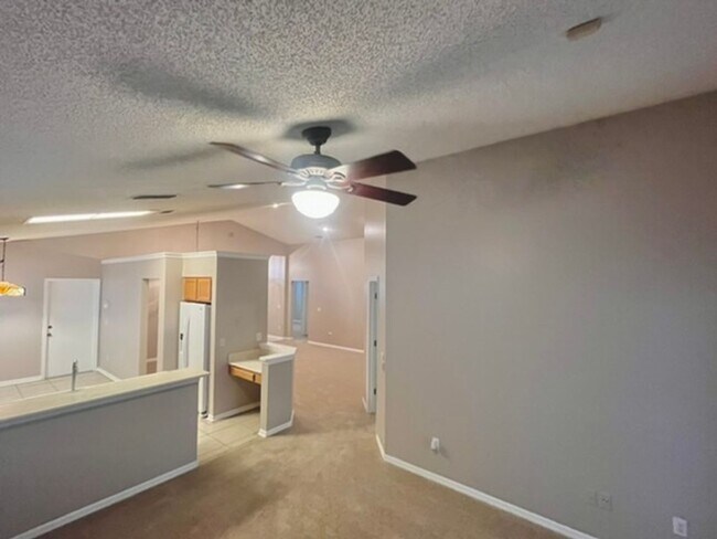 Building Photo - Hunter's Creek - 3 Bedroom, 2 Bathroom Poo...