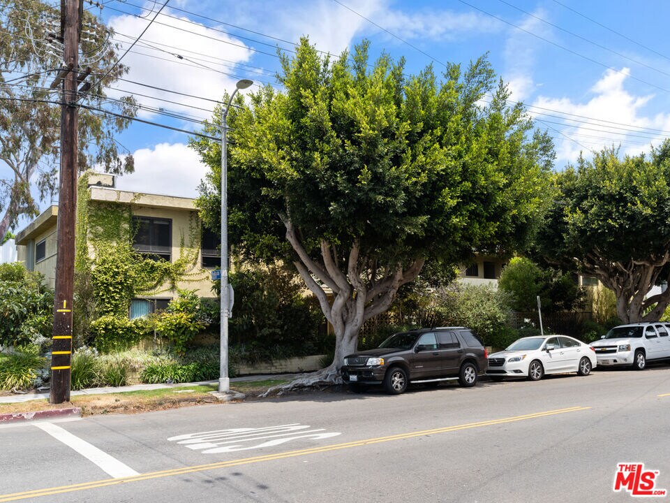 Foto principal - 8630 Falmouth Ave