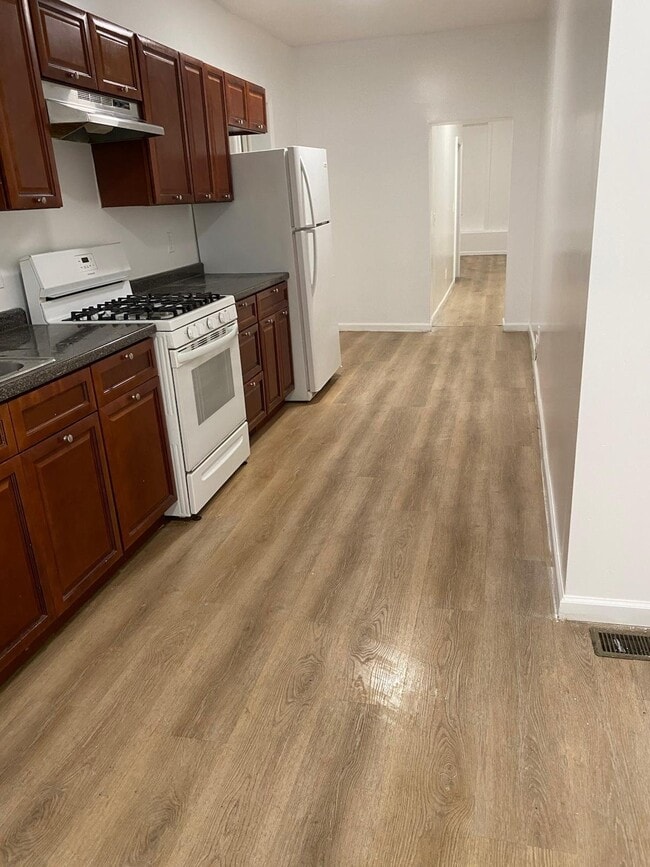 Foto del edificio - 244 E Hanover St