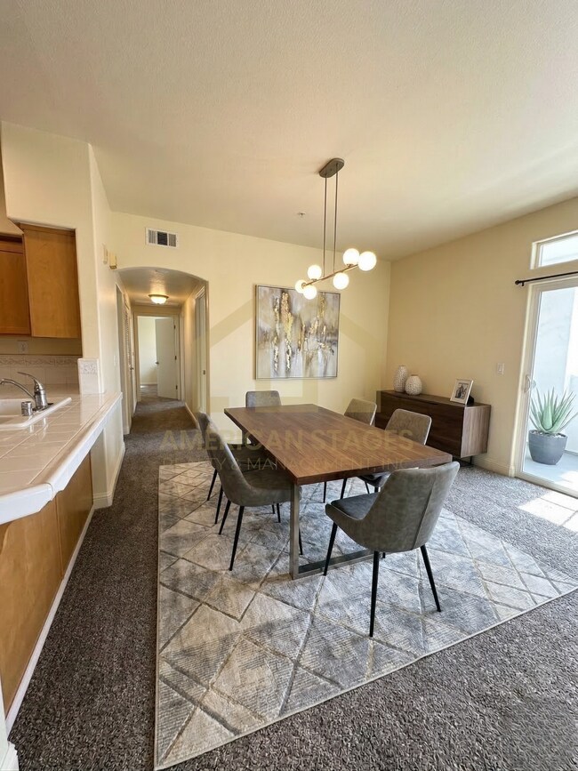 Foto del edificio - 310 E McCoy Ln