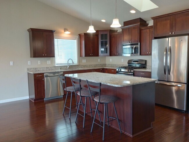 Building Photo - 5562 Fisher Pl