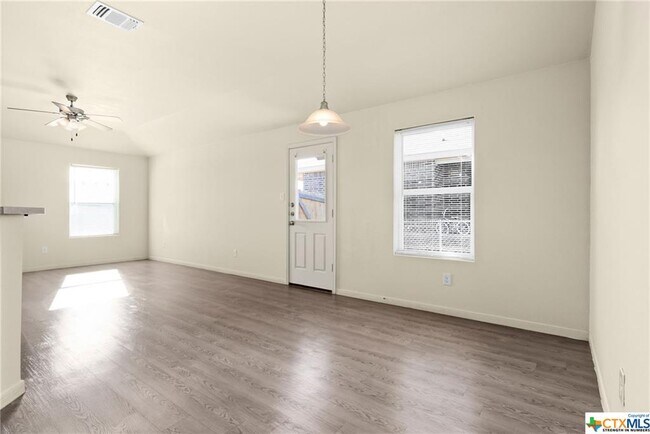 Foto del edificio - 5703 Rustler Dr