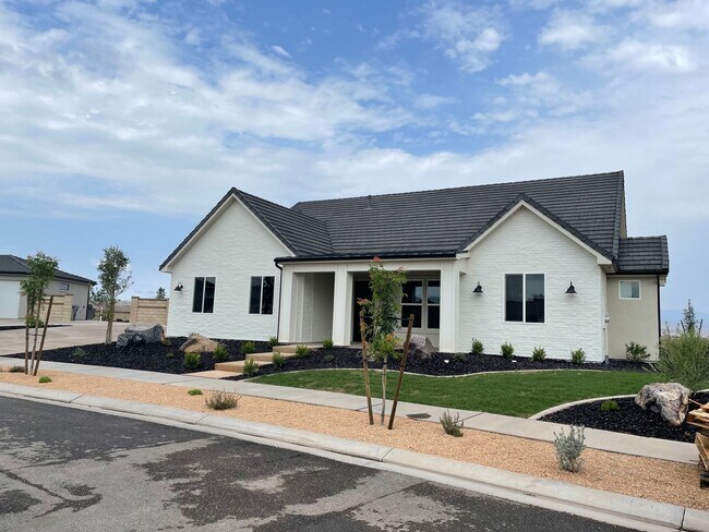 Building Photo - Desert Color Home with Great Views & LAGOON ACCESS!!