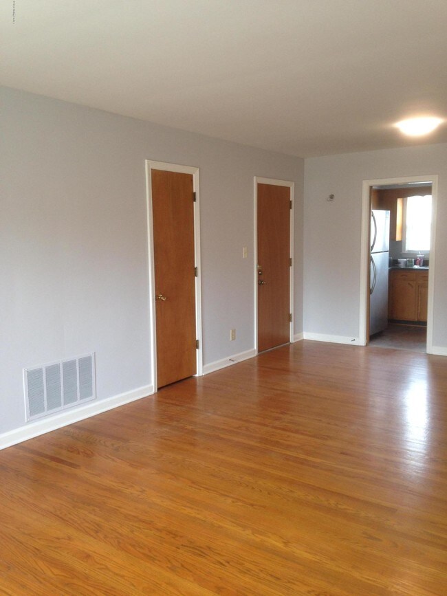 Building Photo - 2704 Riedling Dr
