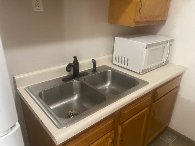 Building Photo - 612 E Madison St