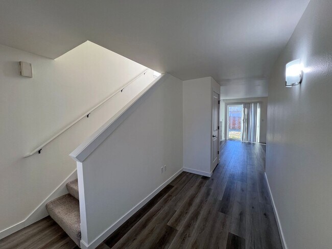 Foto del edificio - 16241-16243 Curry Ct SE