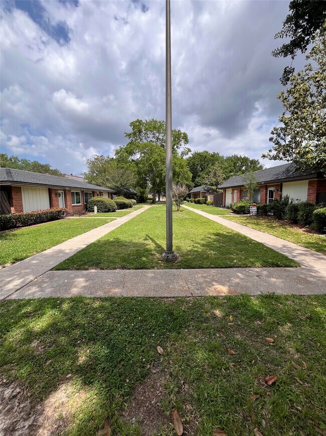 Foto del edificio - 12026 Mighty Oak Dr