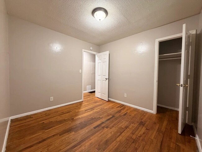 Building Photo - 3 bed 2 bath in Decatur!