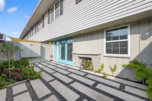 Building Photo - 6351 Briar Rose Dr