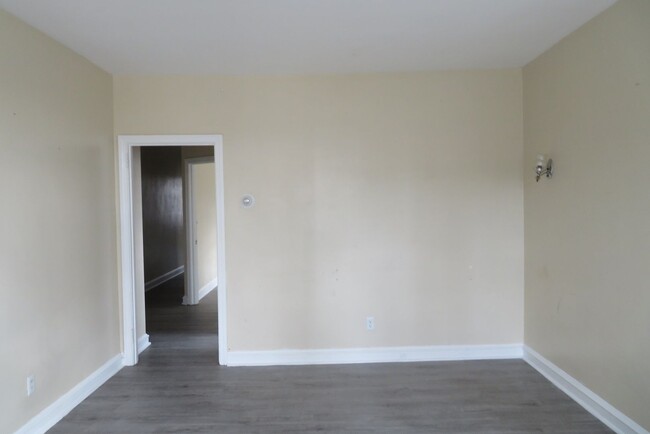 Building Photo - 3359 Longshore Ave.
