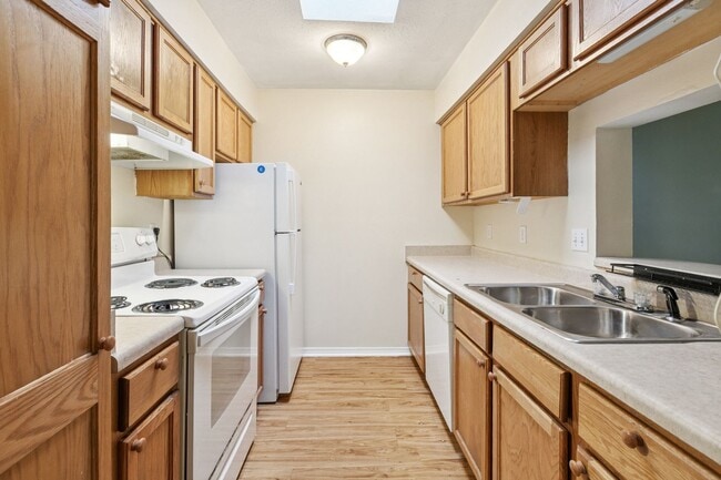 Building Photo - dbh3100