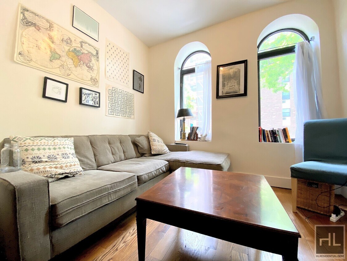 Primary Photo - 317 Putnam Ave