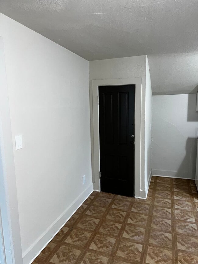 Foto del edificio - 1111 S Main St