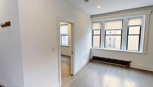 Building Photo - 35 Queensberry St