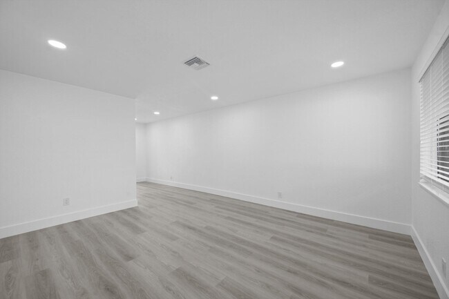 Foto del edificio - 2785 Reo Ln