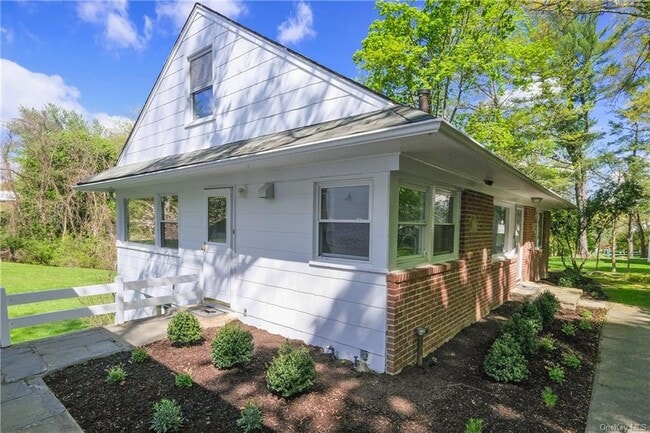 Building Photo - 334 Sprain Rd