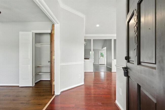 Foto del edificio - 5307 Oak Falls Dr