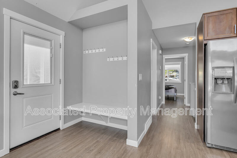 6837 Madrid Way, Kelowna, BC V1Z 3R8 House for Rent in Kelowna, BC