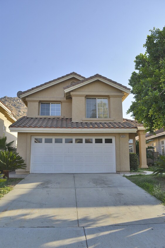 Foto principal - 16041 Peach Tree Ln