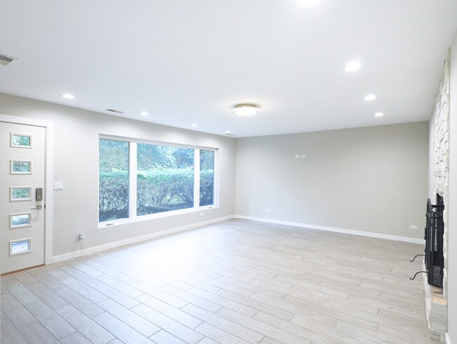 Building Photo - 805 Blackhawk Ln