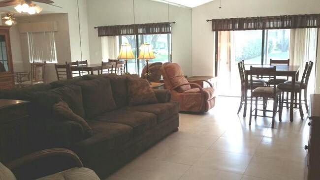 Foto del edificio - 3940 Arelia Dr S
