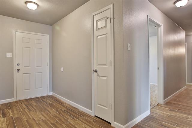 Building Photo - 3007 Fallbrook Dr