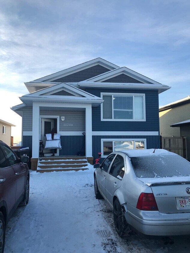 Primary Photo - 11206-11298 98 St