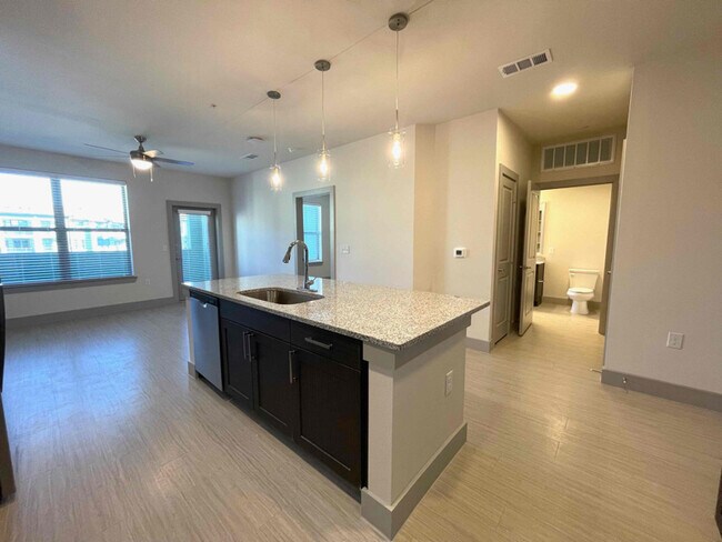 Foto del edificio - 551 E Finley Blvd