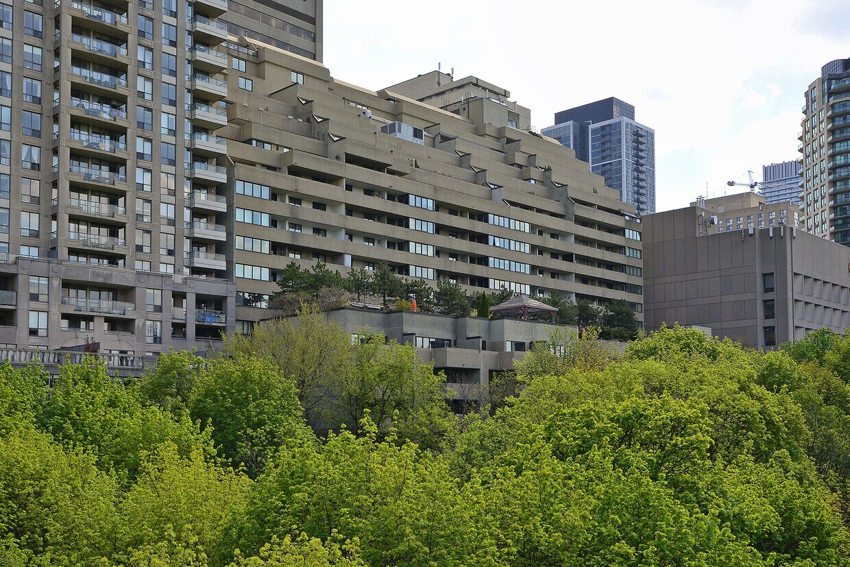 Primary Photo - 409-360 Bloor St E
