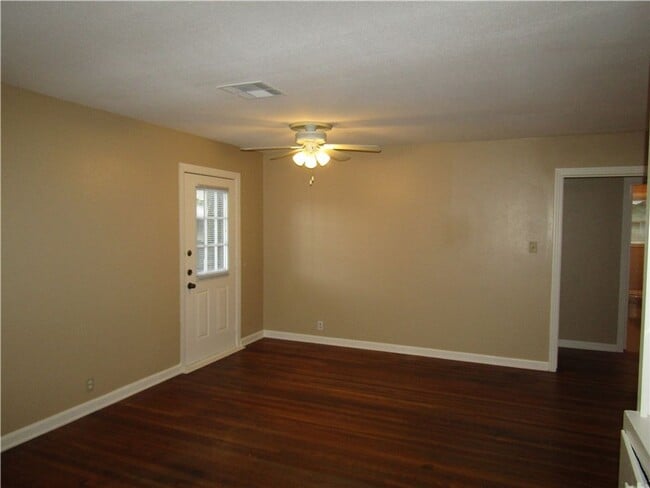 Building Photo - East Austin 3x2 Home Near Downtown & UT