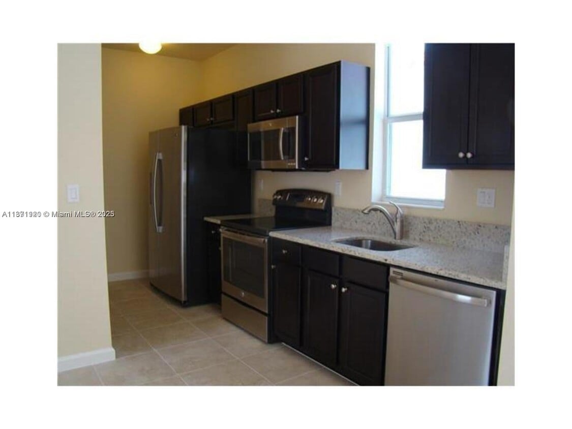 Primary Photo - 17131 SW 96th St